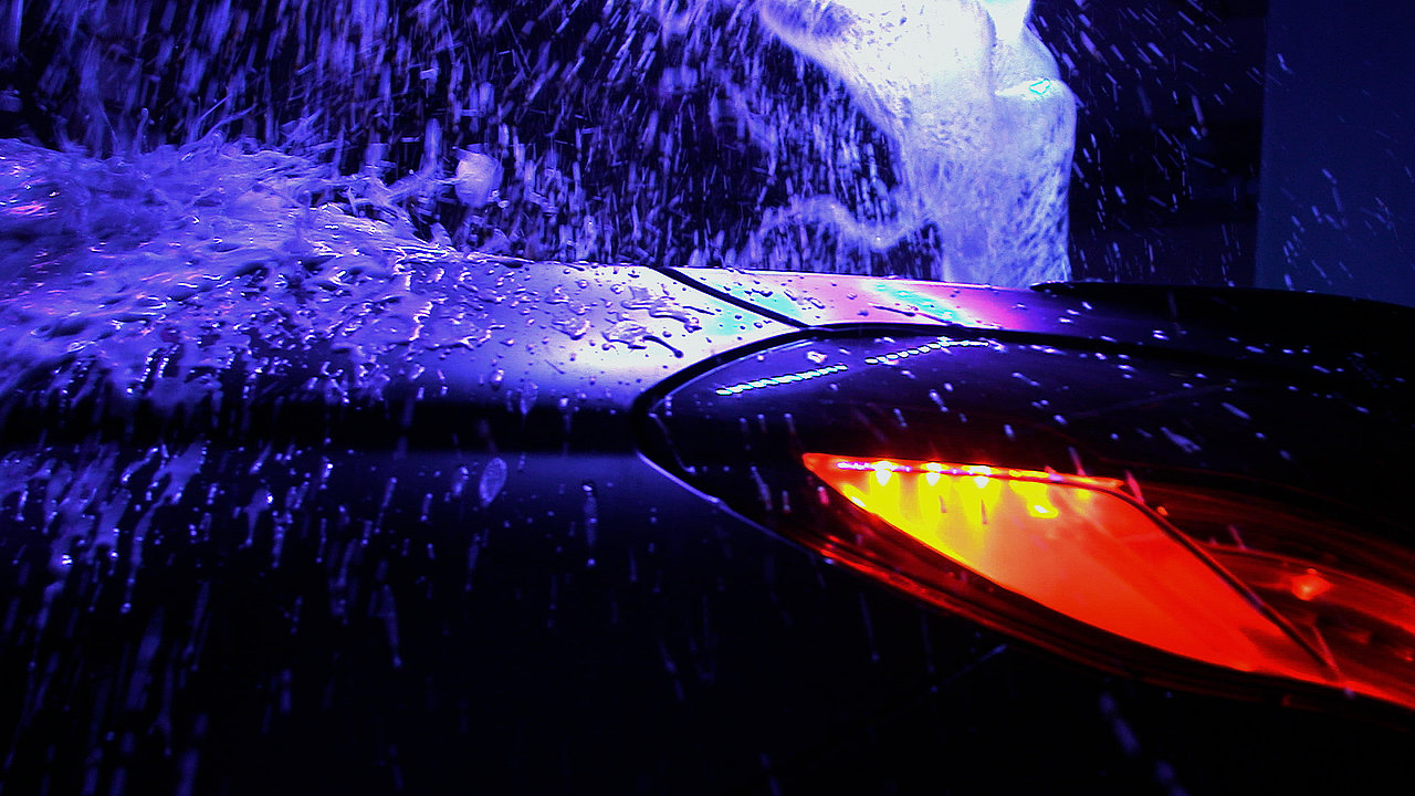 ShineTecs polish made for SoftWash XT and ChoiceWash XT filling microscopic dents and scratches giving the car a new shine and a protective layer.